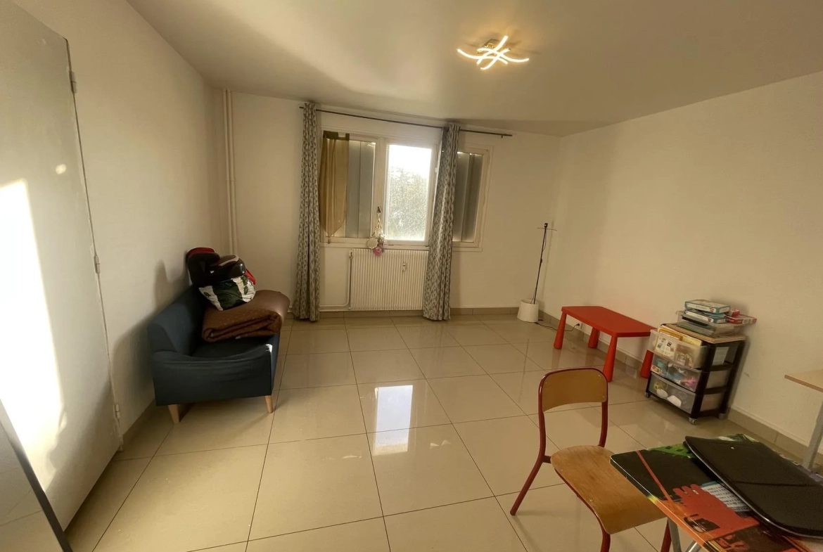Appartement à Épinal - Plateau de la Justice avec chauffage collectif et charges incluses 