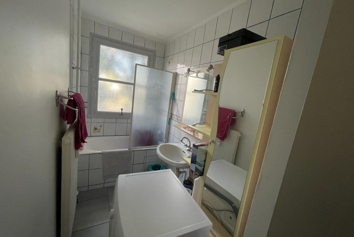Appartement à Épinal - Plateau de la Justice avec chauffage collectif et charges incluses 