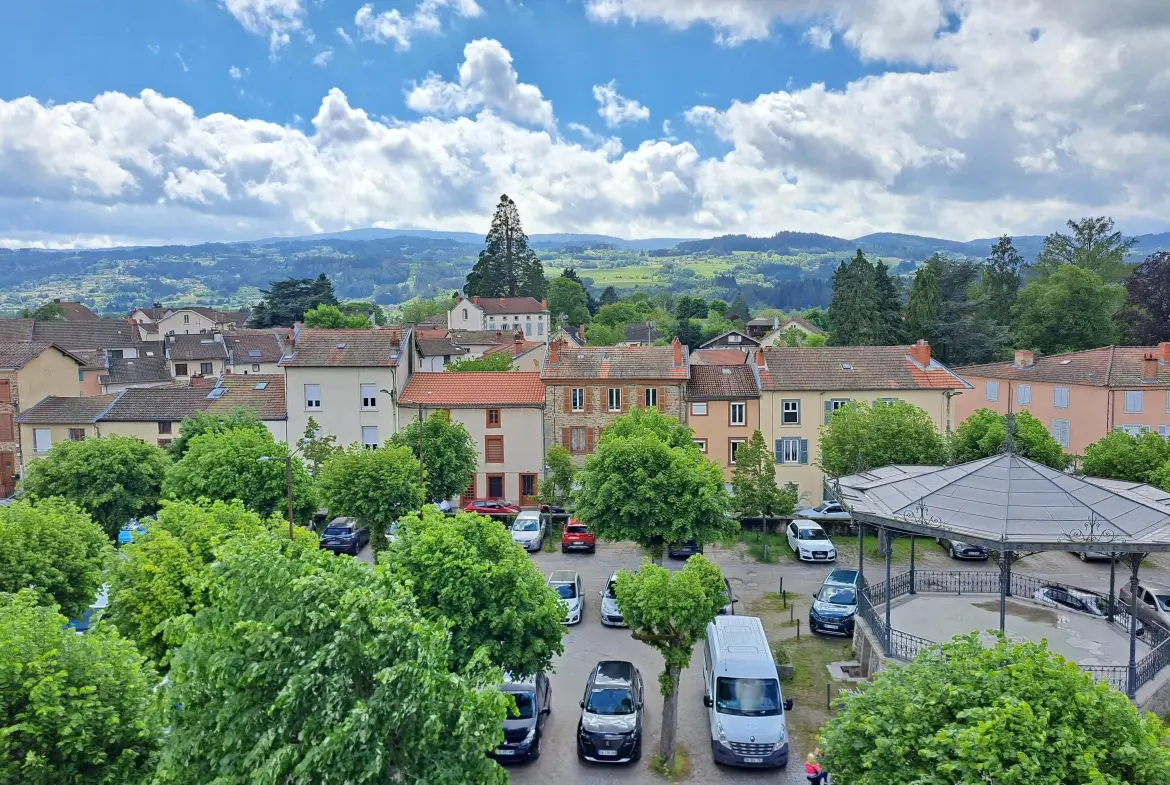 Appartement T4 à vendre à Ambert avec jardin privé et vue imprenable 
