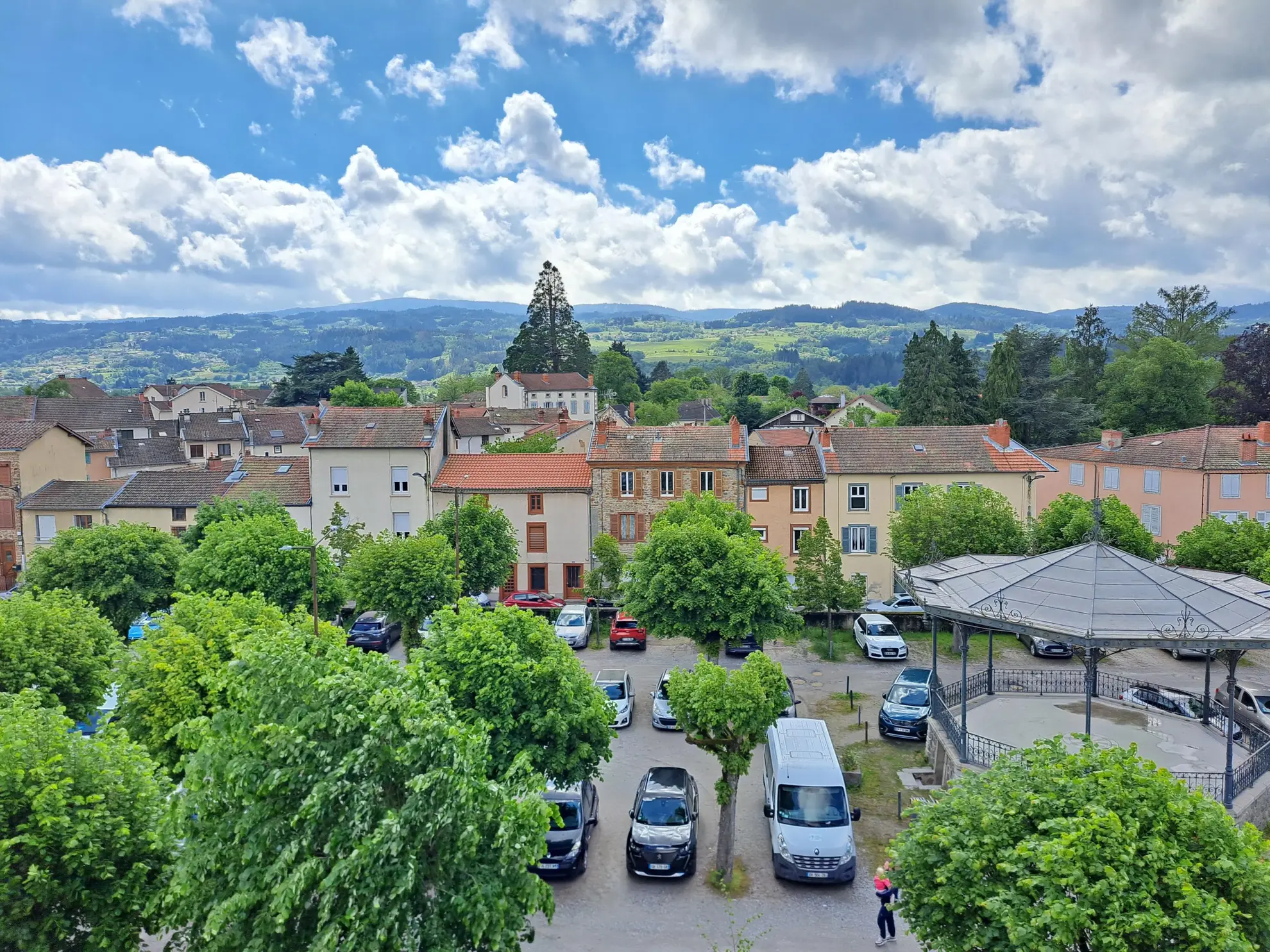Appartement T4 à vendre à Ambert avec jardin privé et vue imprenable 
