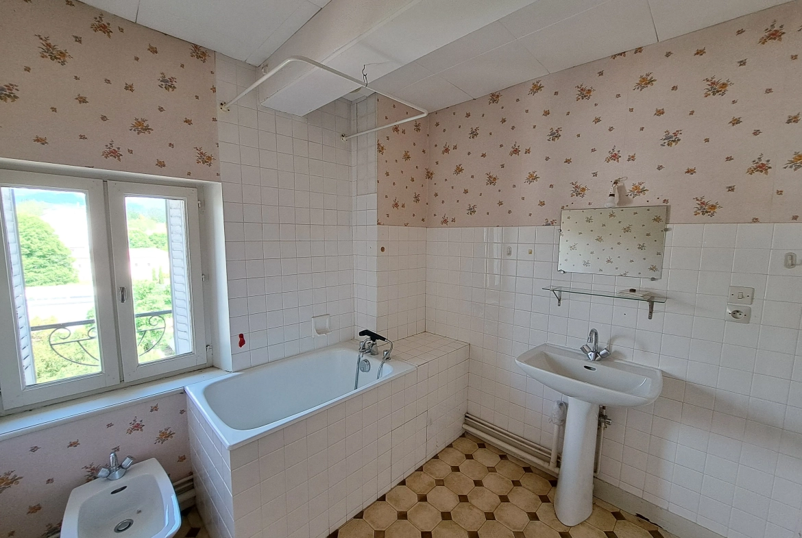 Appartement T4 à vendre à Ambert avec jardin privé et vue imprenable 