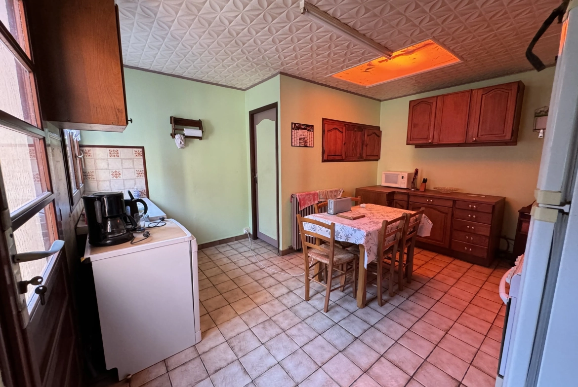 Maison de ville à vendre à Ailly-sur-Noye avec 3 chambres et garage 