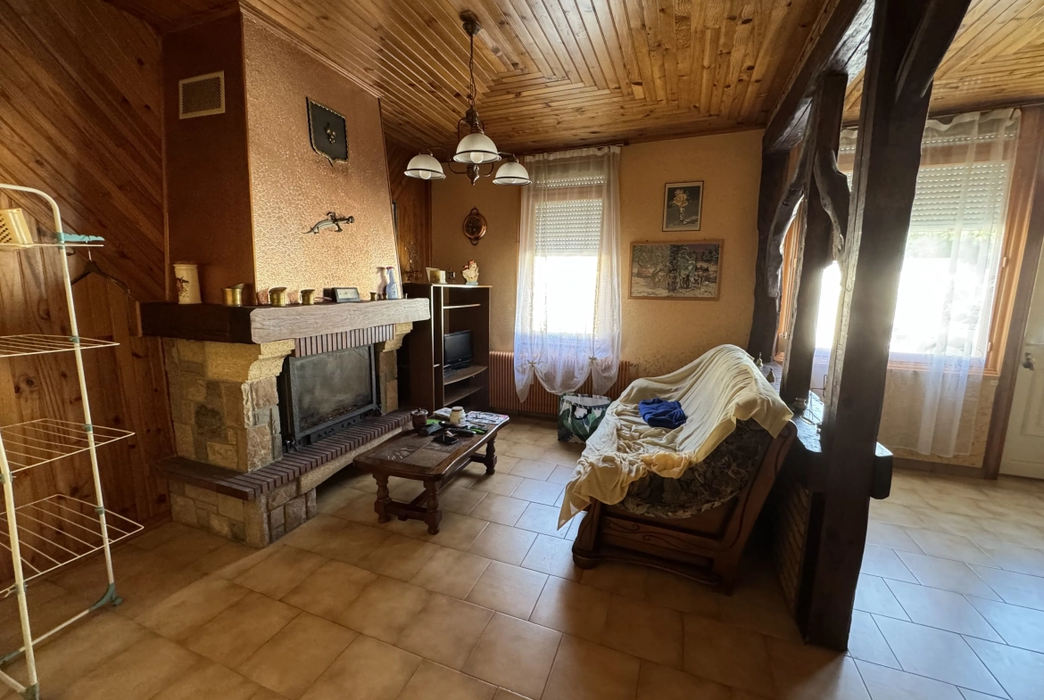 Maison de ville à vendre à Ailly-sur-Noye avec 3 chambres et garage 