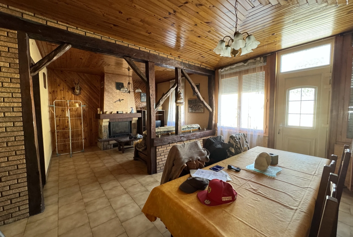 Maison de ville à vendre à Ailly-sur-Noye avec 3 chambres et garage 