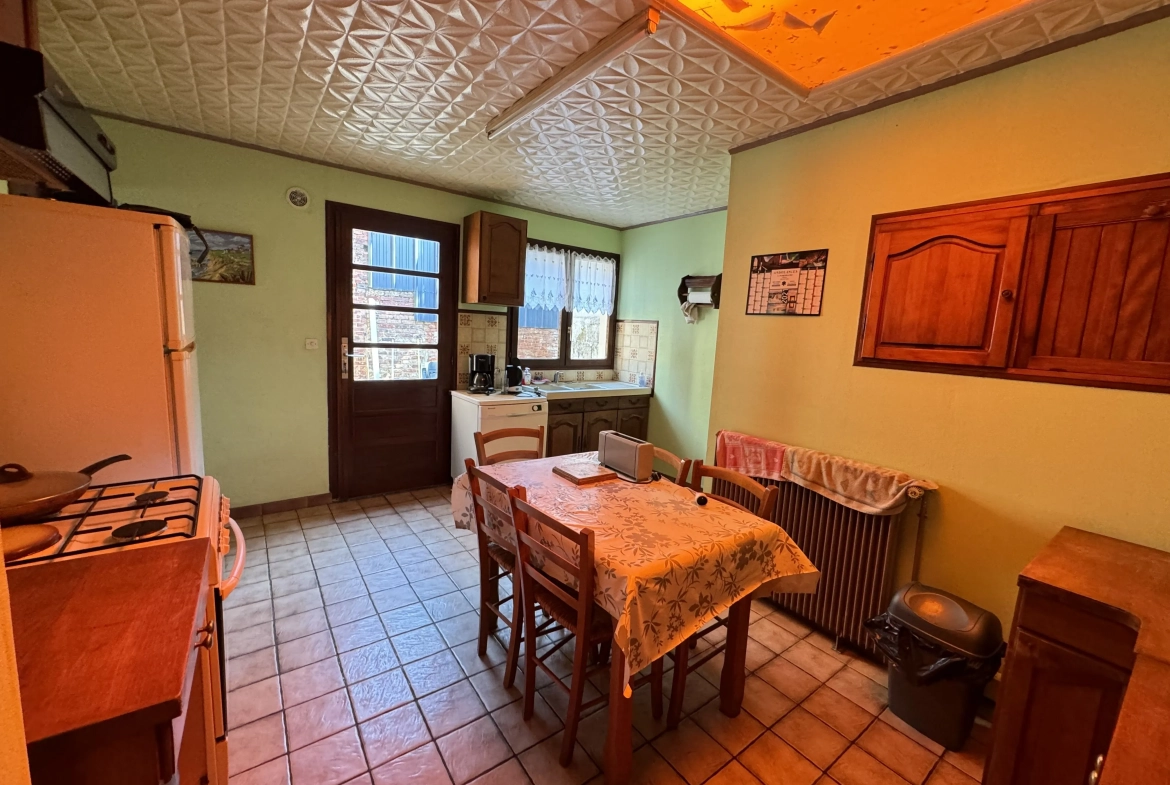 Maison de ville à vendre à Ailly-sur-Noye avec 3 chambres et garage 