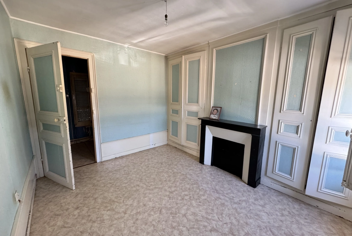 Maison de ville à vendre à Ailly-sur-Noye avec 3 chambres et garage 
