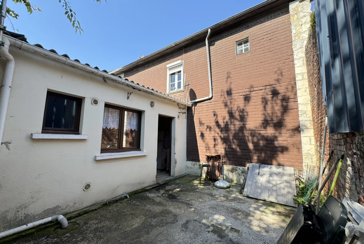 Maison de ville à vendre à Ailly-sur-Noye avec 3 chambres et garage 