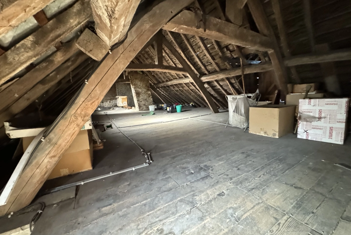 Maison de ville à vendre à Ailly-sur-Noye avec 3 chambres et garage 