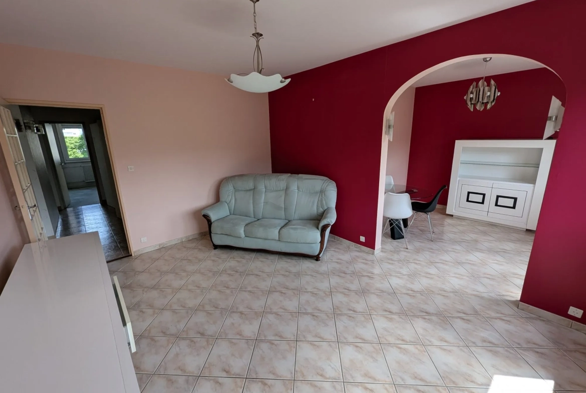 A vendre appartement traversant de 80 m² à Cognin avec balcon et garage 