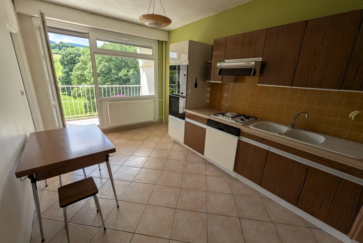A vendre appartement traversant de 80 m² à Cognin avec balcon et garage 