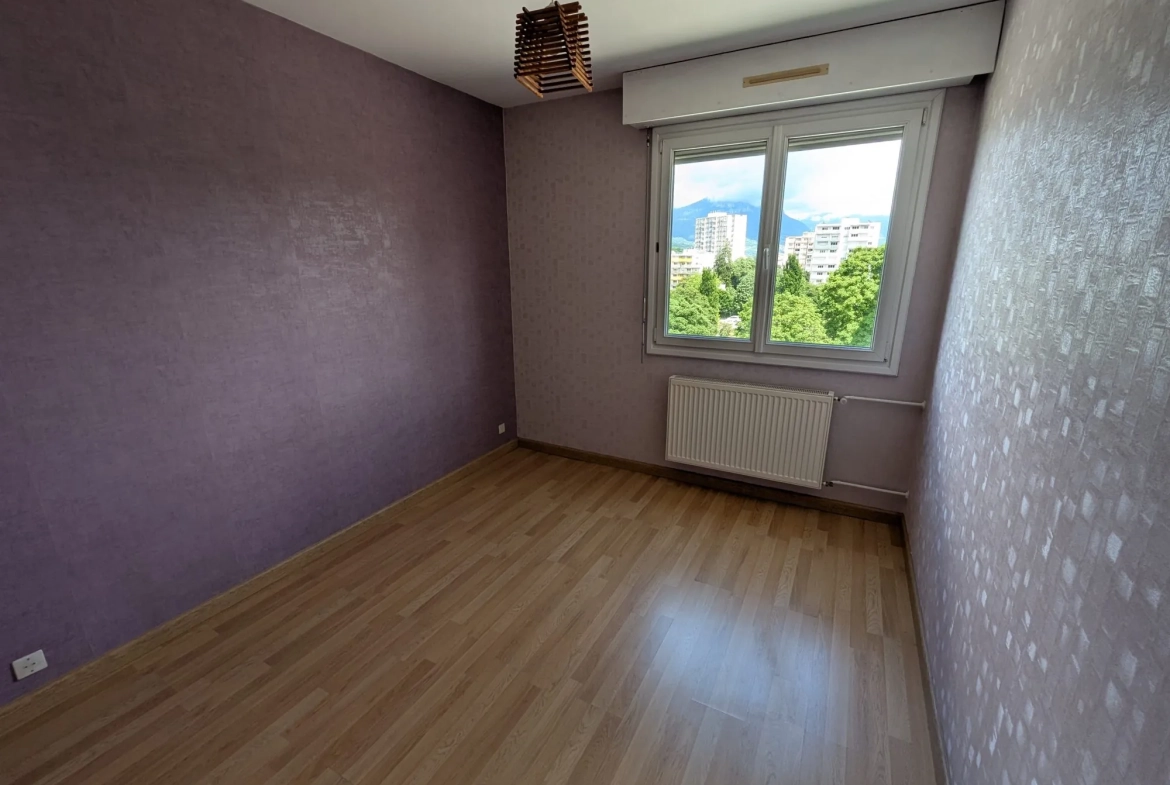 A vendre appartement traversant de 80 m² à Cognin avec balcon et garage 