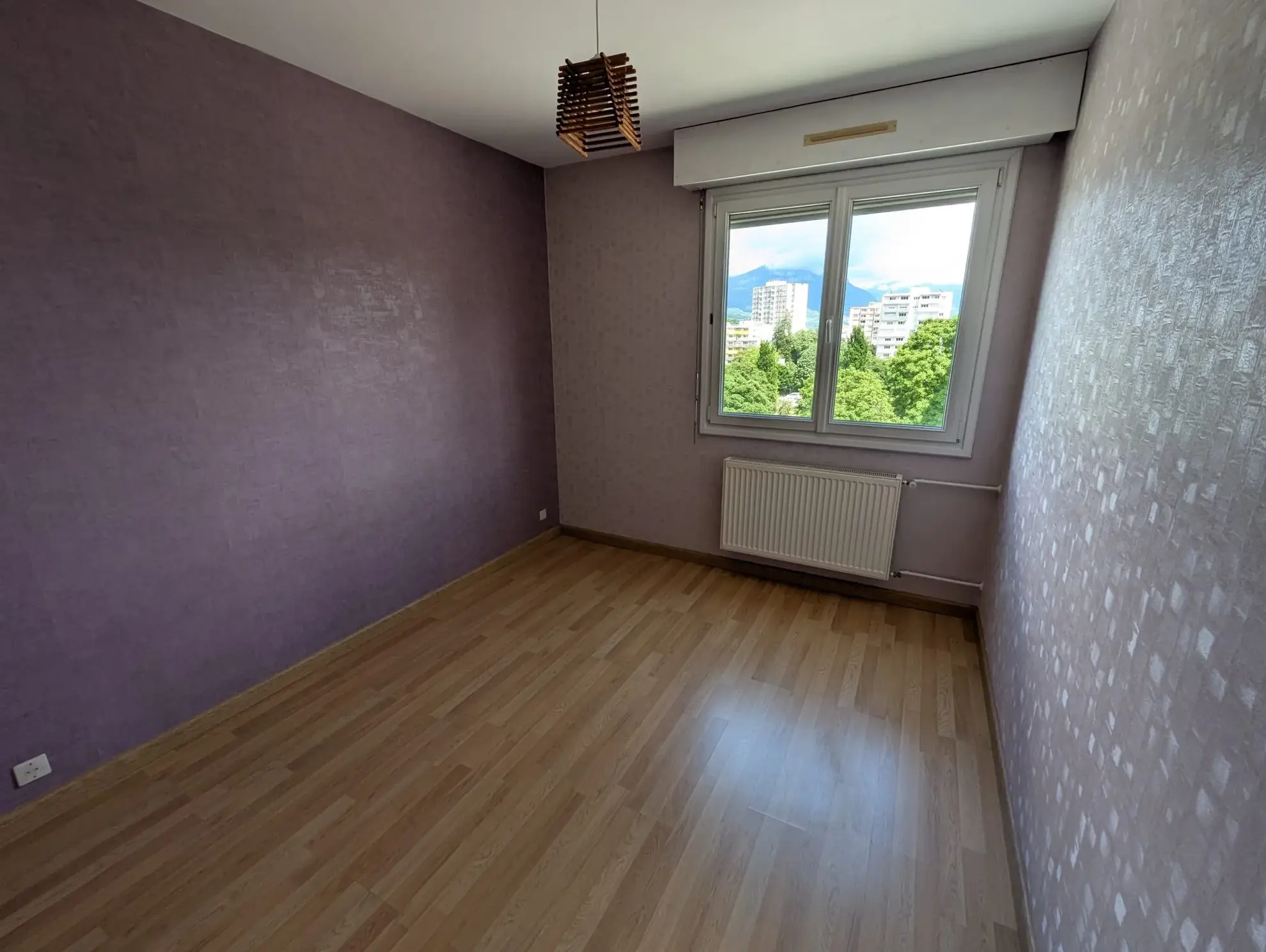 A vendre appartement traversant de 80 m² à Cognin avec balcon et garage 