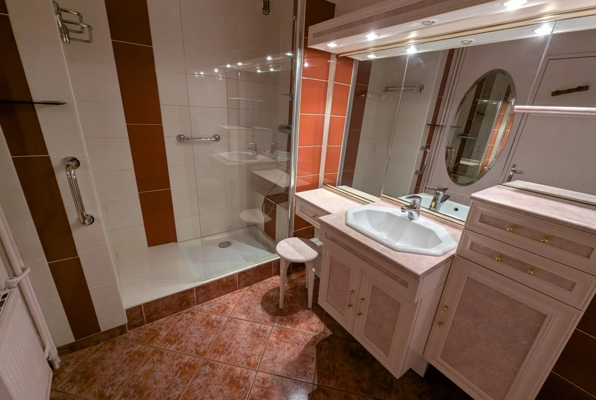 A vendre appartement traversant de 80 m² à Cognin avec balcon et garage 