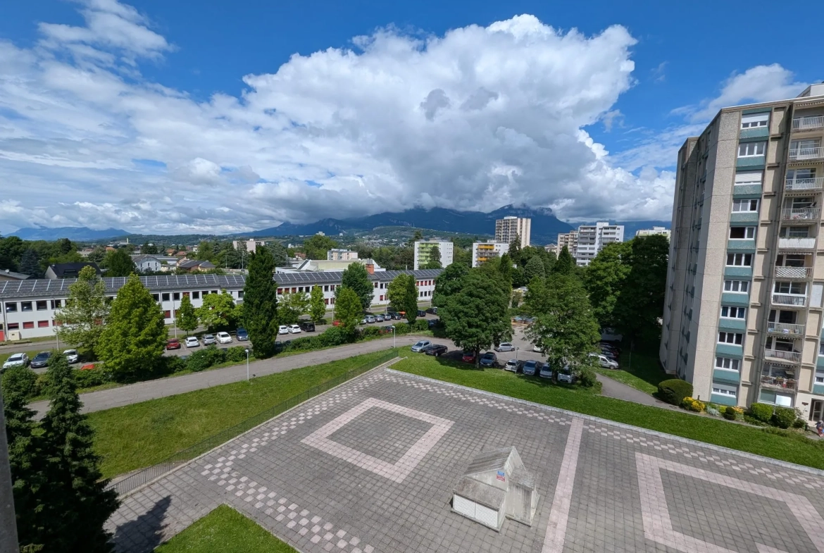A vendre appartement traversant de 80 m² à Cognin avec balcon et garage 