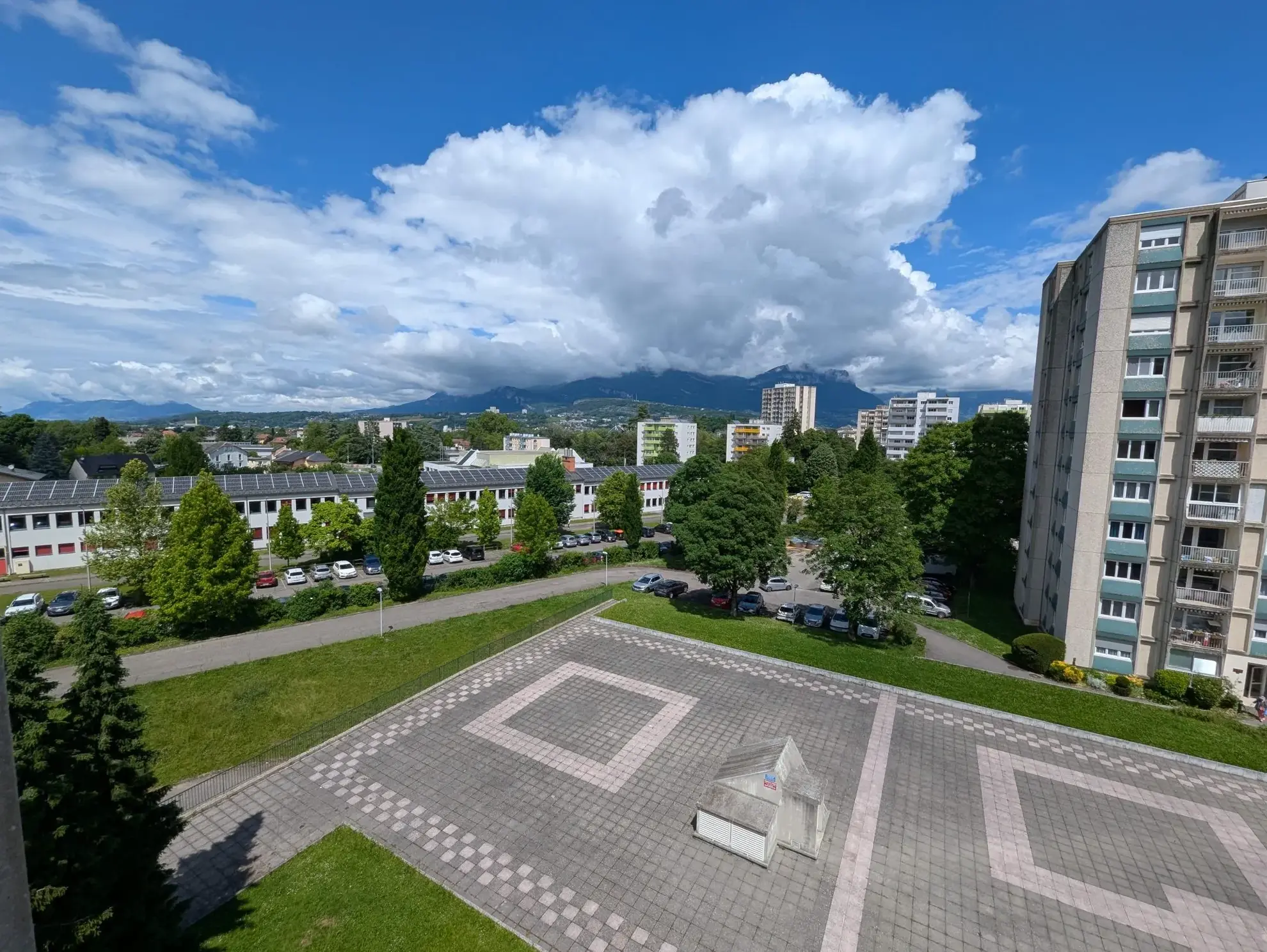 A vendre appartement traversant de 80 m² à Cognin avec balcon et garage 
