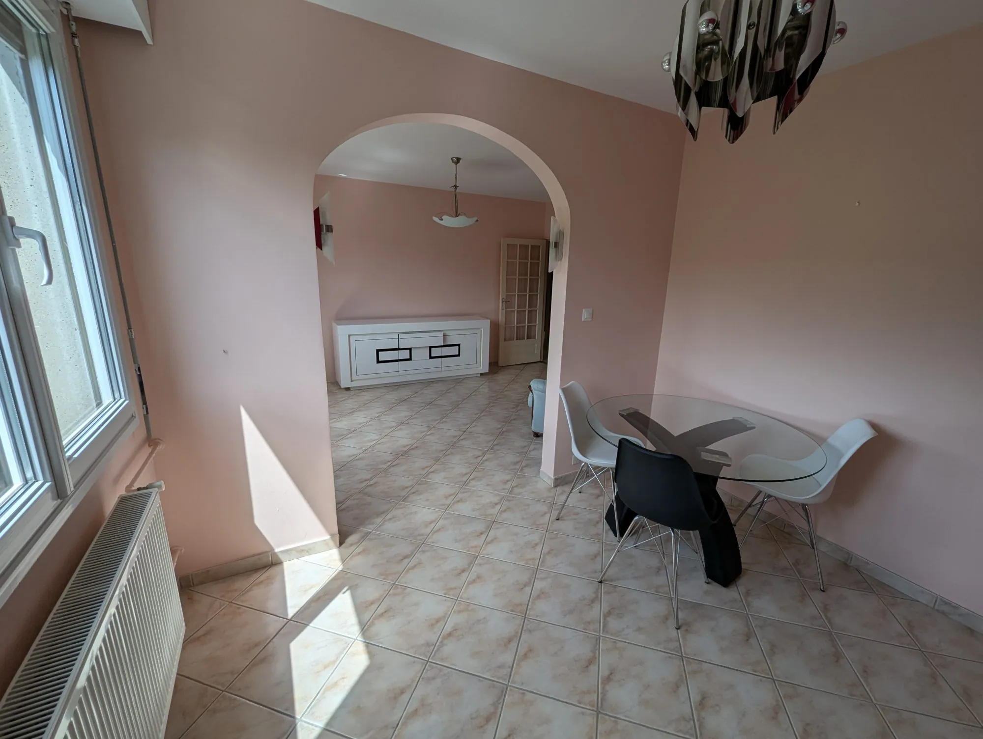 A vendre appartement traversant de 80 m² à Cognin avec balcon et garage 