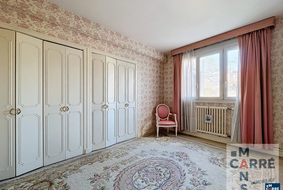 Appartement avec 2 chambres et balcon au cœur du Mans - Rénovation nécessaire 