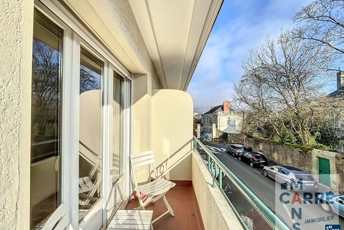 Appartement avec 2 chambres et balcon au cœur du Mans - Rénovation nécessaire 