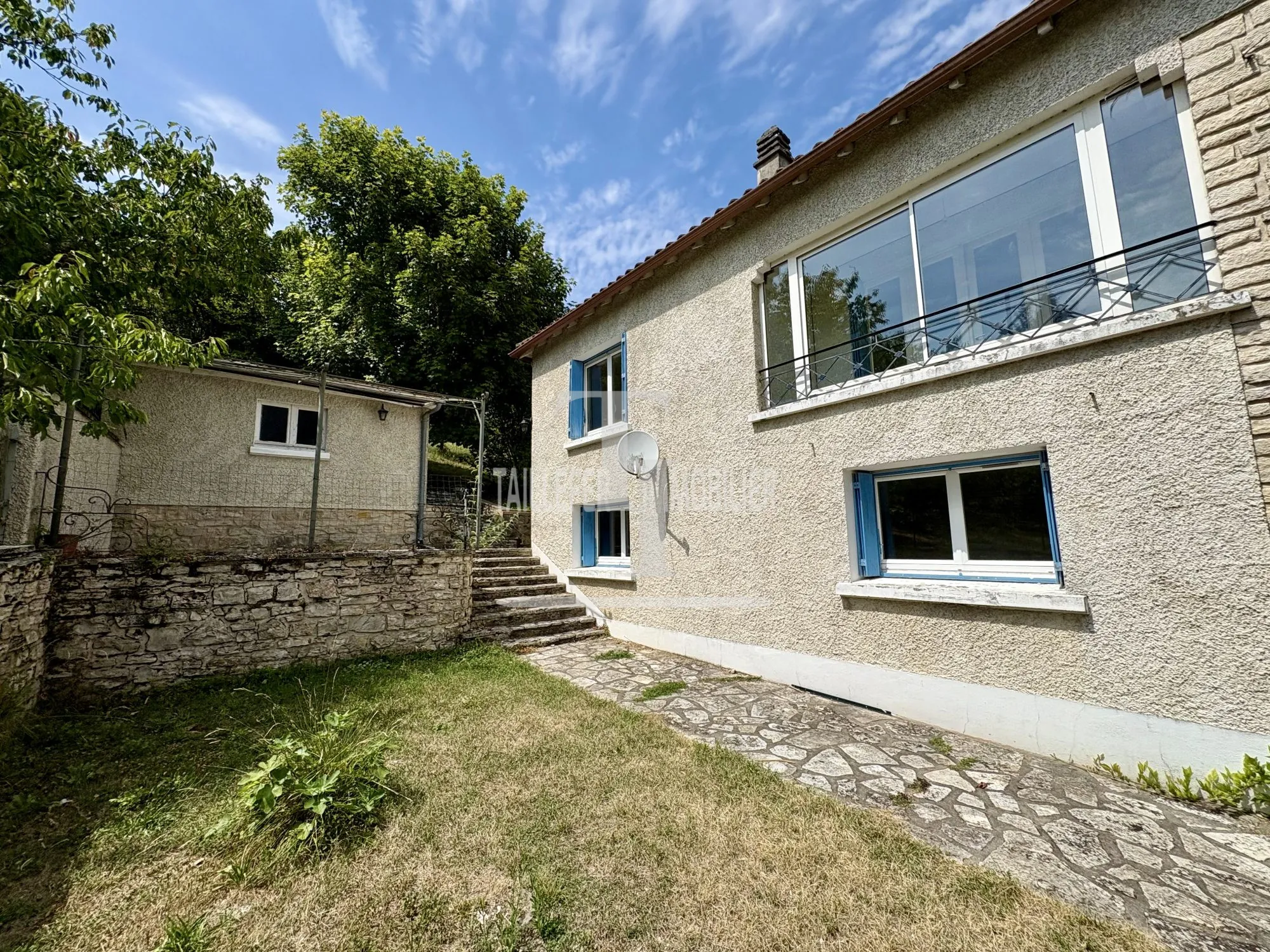 Maison familiale à Agonac de 113 m² avec jardin et garage 