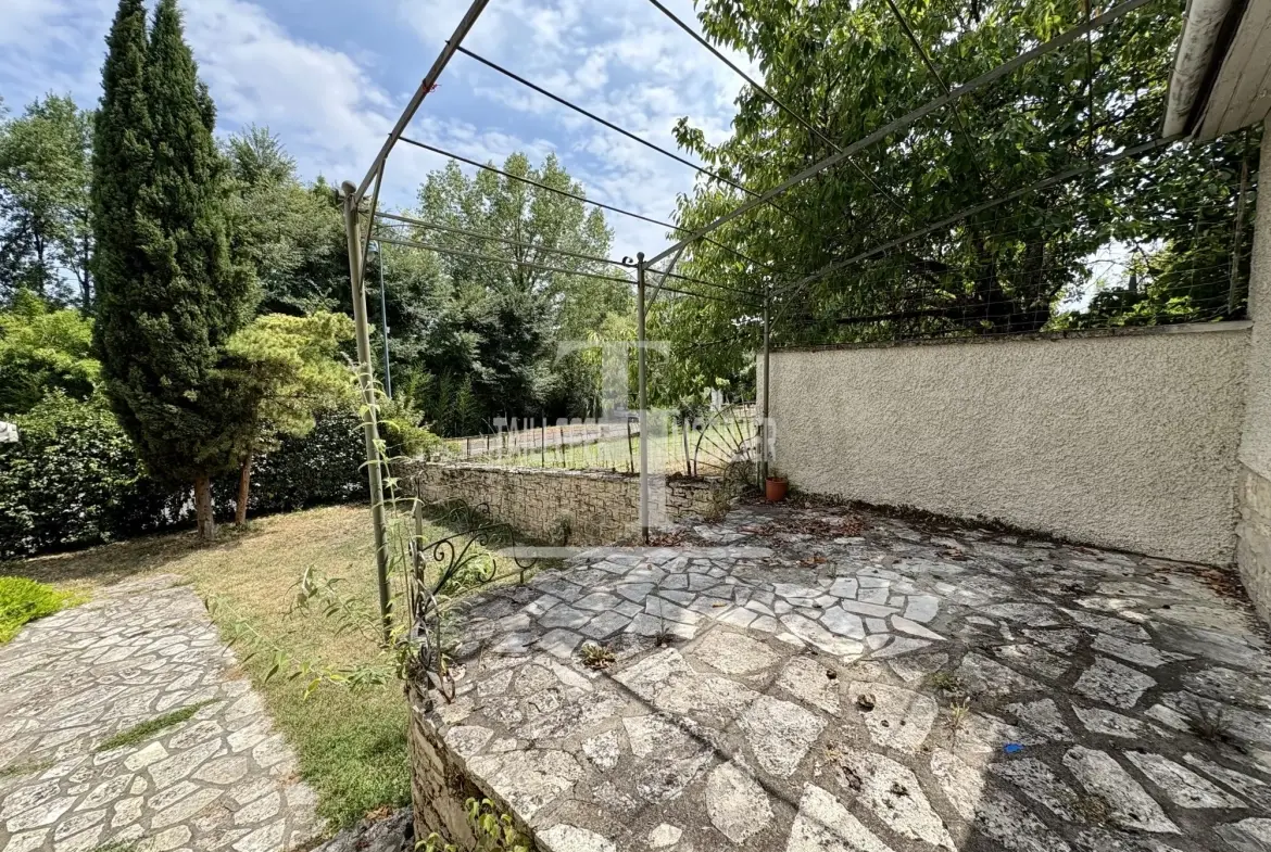 Maison familiale à Agonac de 113 m² avec jardin et garage 