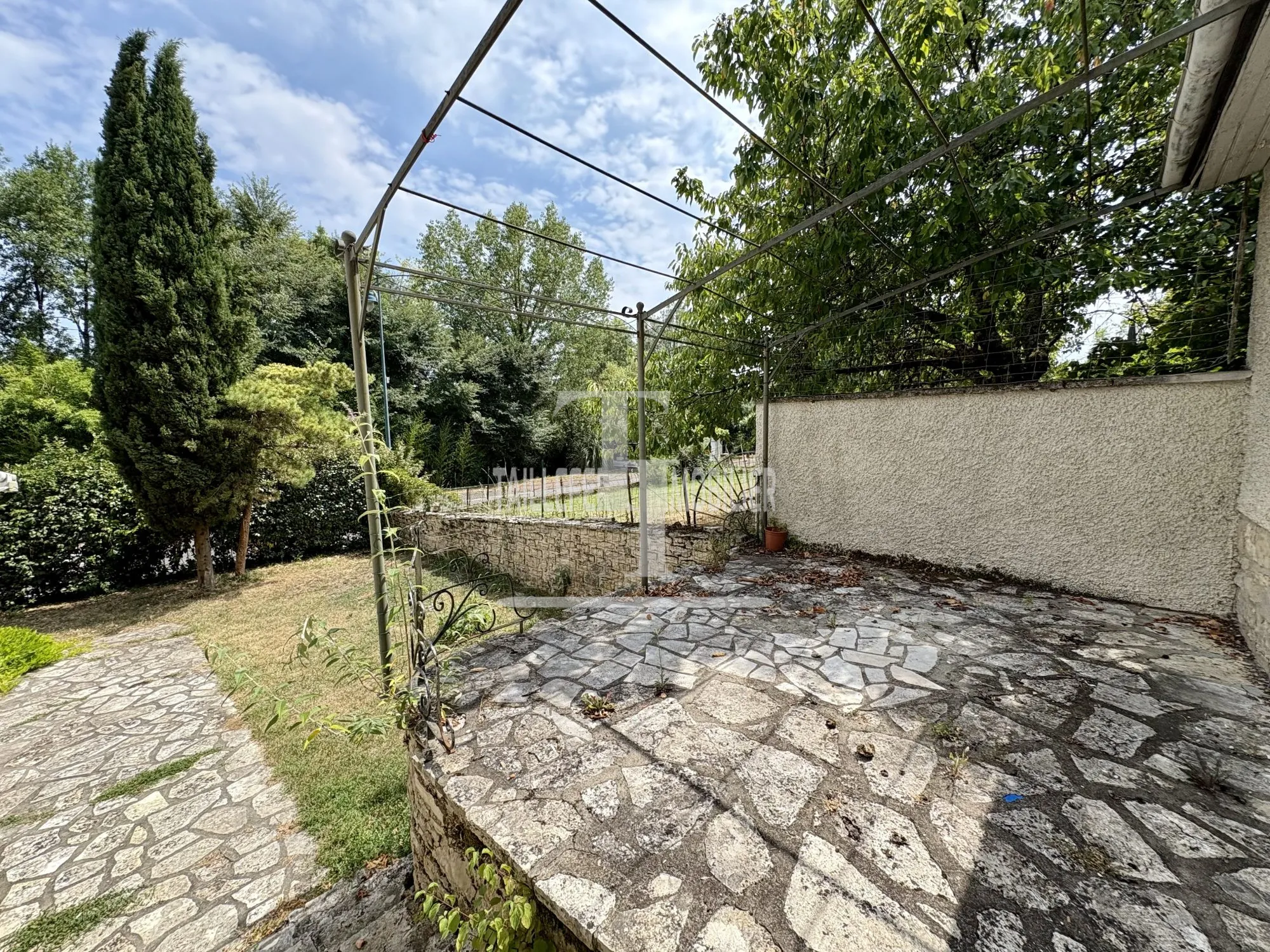 Maison familiale à Agonac de 113 m² avec jardin et garage 