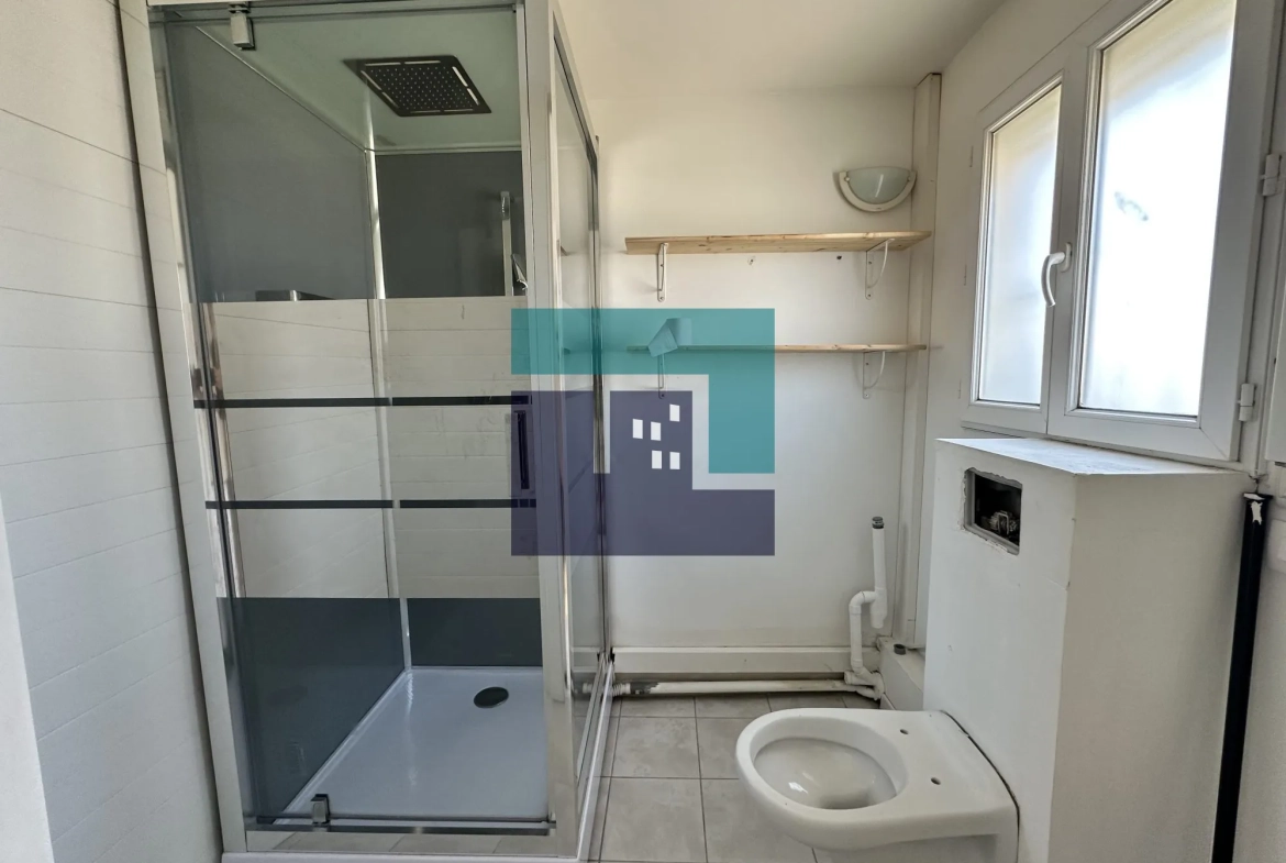 Local commercial à vendre à Le Grau-du-Roi avec logement de fonction, 40 m² 