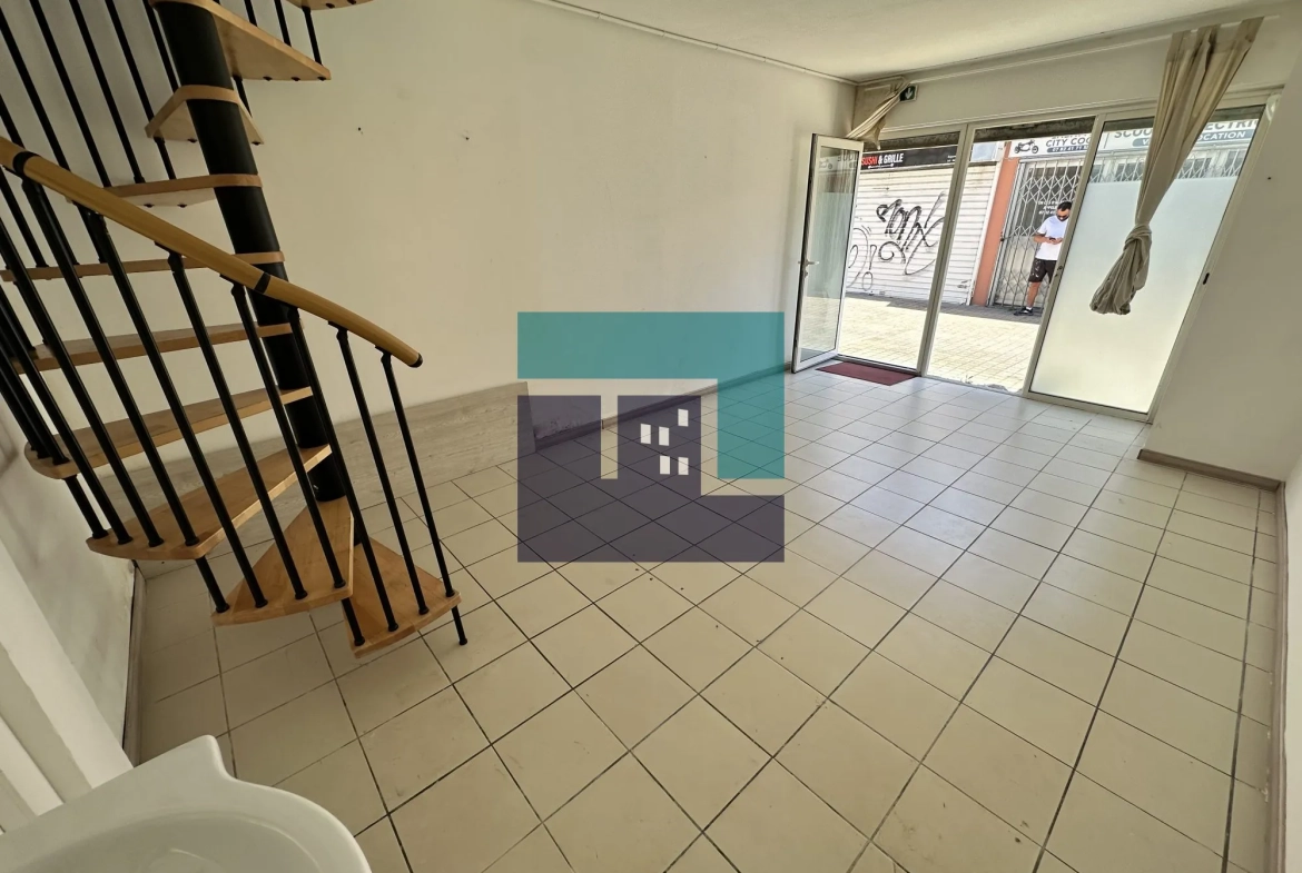 Local commercial à vendre à Le Grau-du-Roi avec logement de fonction, 40 m² 