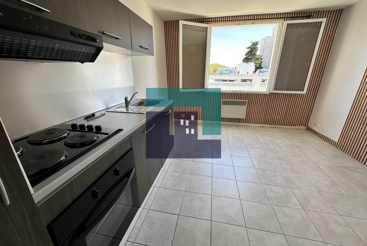 Local commercial à vendre à Le Grau-du-Roi avec logement de fonction, 40 m² 
