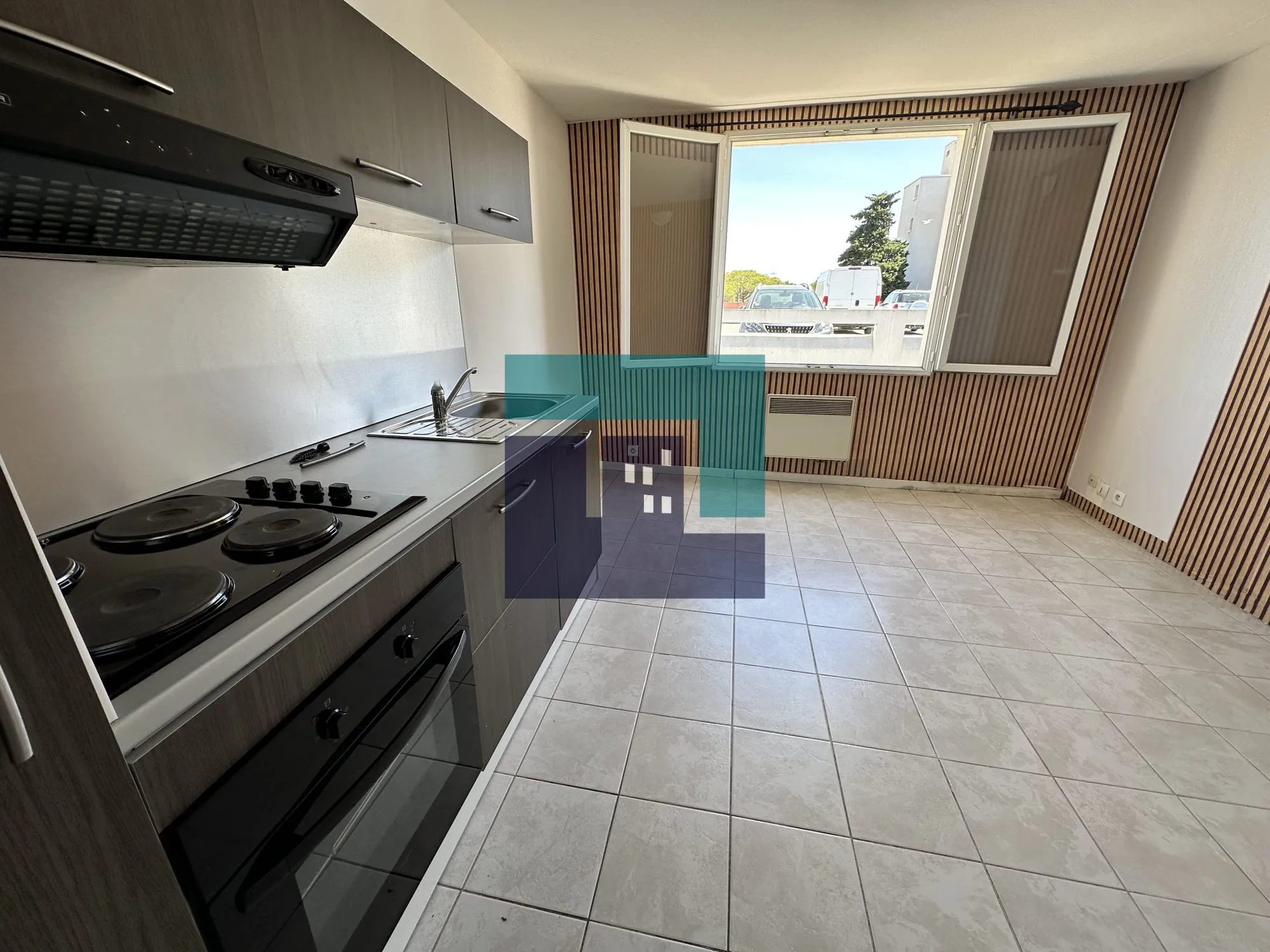 Local commercial à vendre à Le Grau-du-Roi avec logement de fonction, 40 m² 
