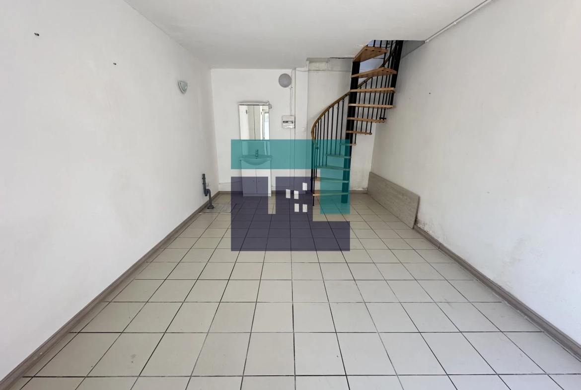 Local commercial à vendre à Le Grau-du-Roi avec logement de fonction, 40 m² 