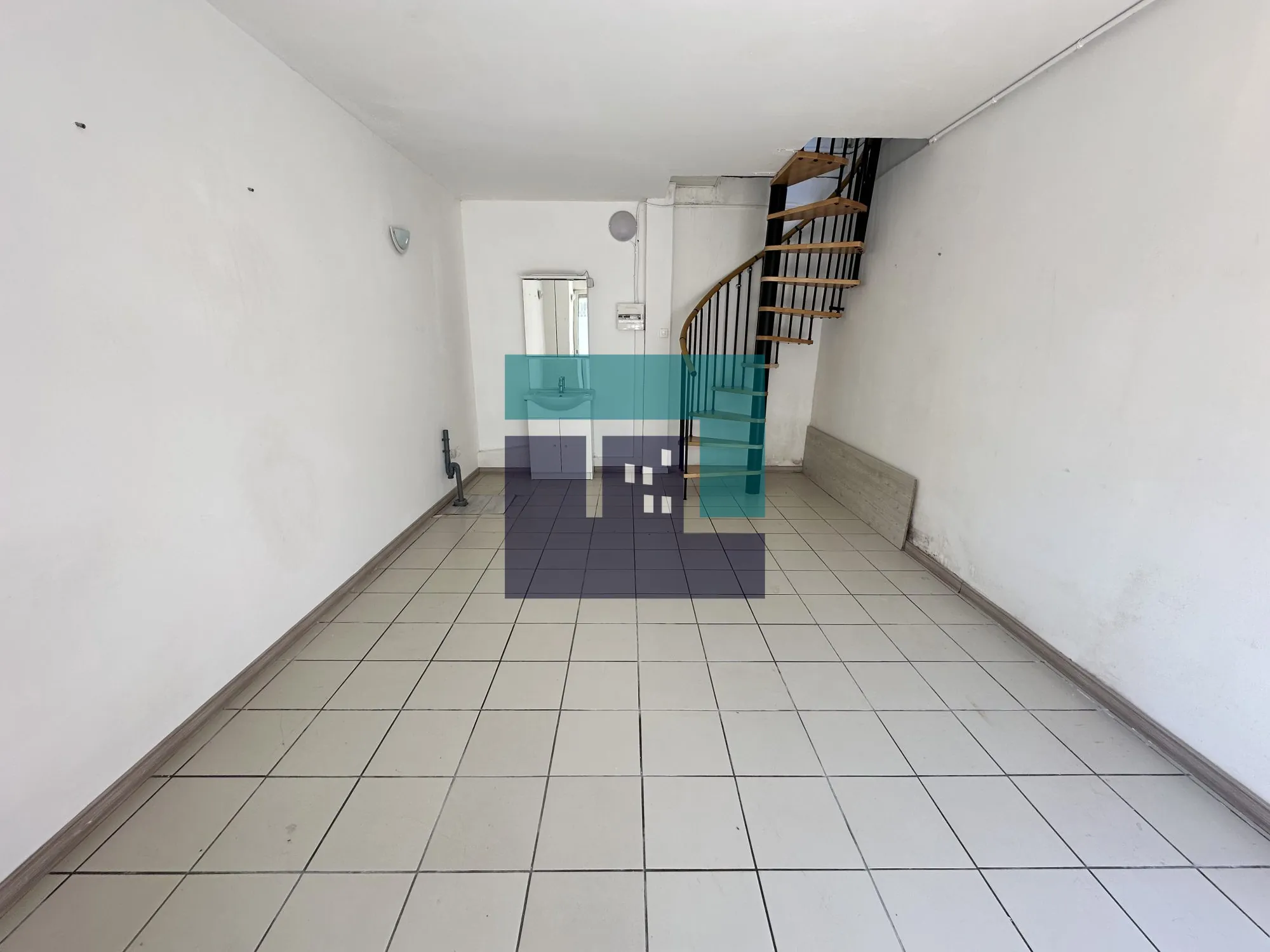 Local commercial à vendre à Le Grau-du-Roi avec logement de fonction, 40 m² 