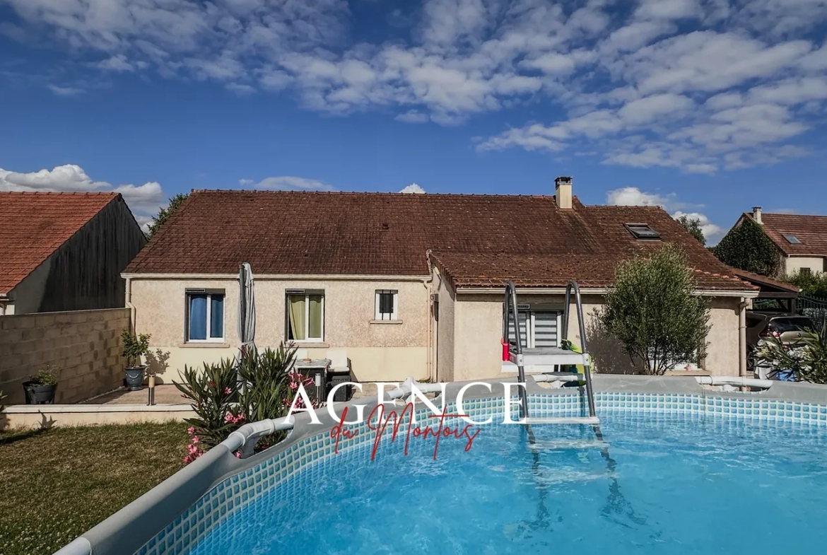Maison de plain-pied à Donnemarie-Dontilly avec piscine et garage double 