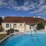 Maison de plain-pied à Donnemarie-Dontilly avec piscine et garage double