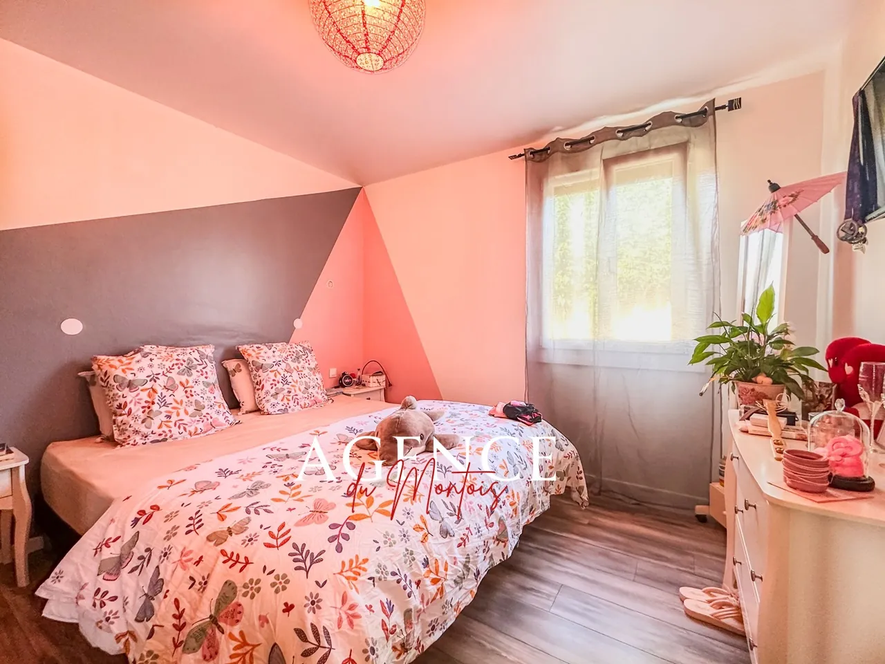 Maison de plain-pied à Donnemarie-Dontilly avec piscine et garage double 