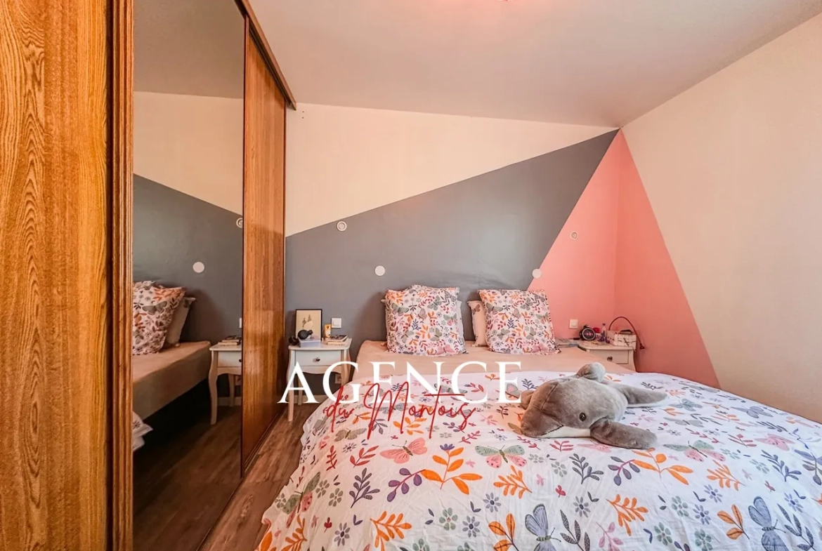 Maison de plain-pied à Donnemarie-Dontilly avec piscine et garage double 
