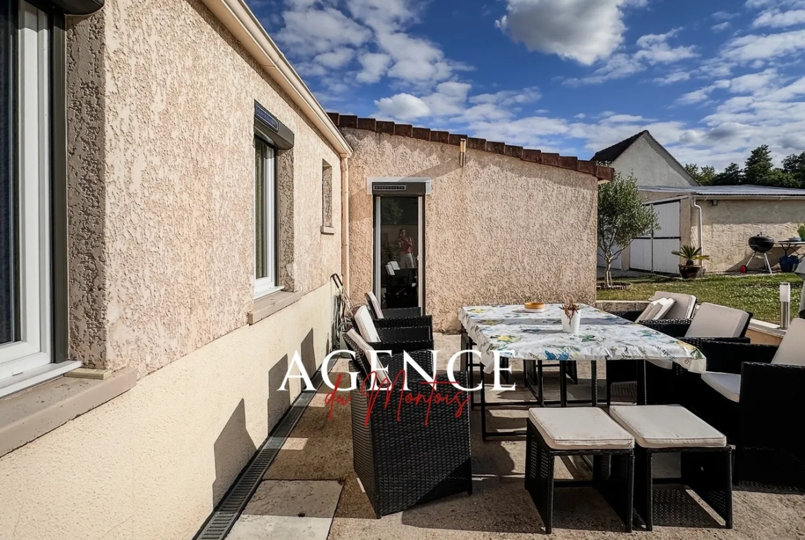 Maison de plain-pied à Donnemarie-Dontilly avec piscine et garage double 