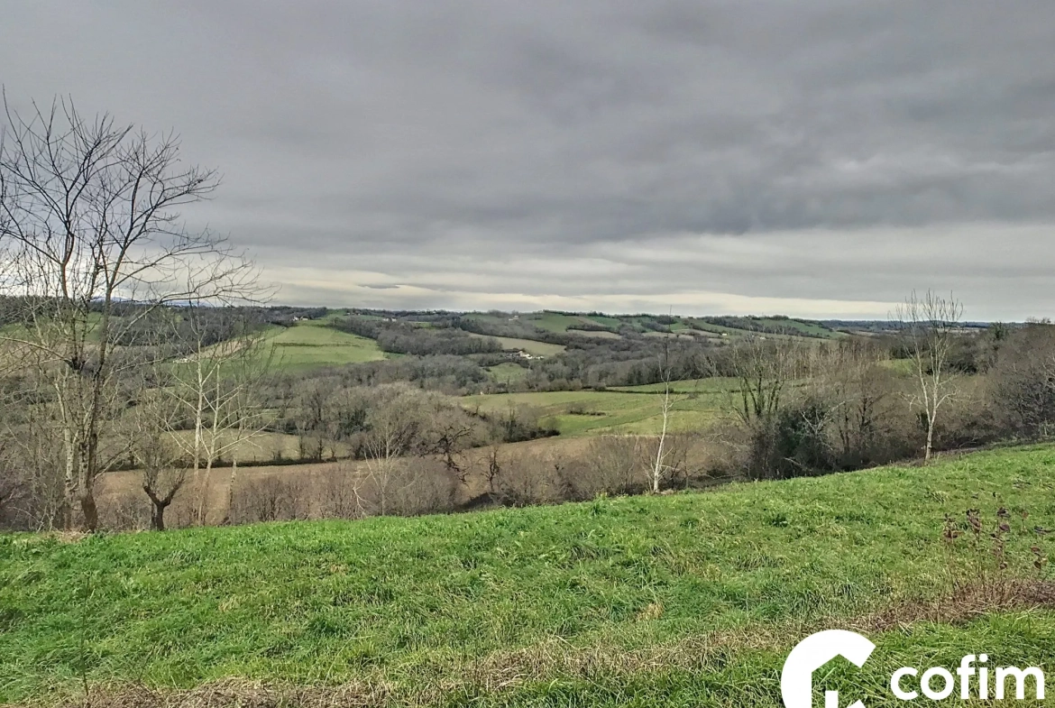 Superbe terrain constructible à vendre à Lagor avec vue sur montagnes 