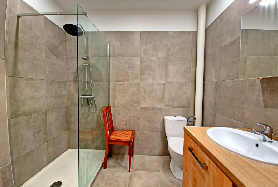 Appartement F1 rénové de 37 m² au centre historique de Montpellier 