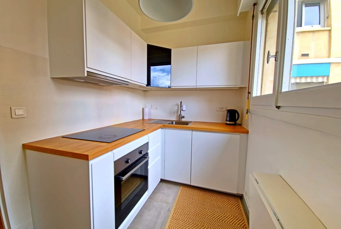 Appartement F1 rénové de 37 m² au centre historique de Montpellier 