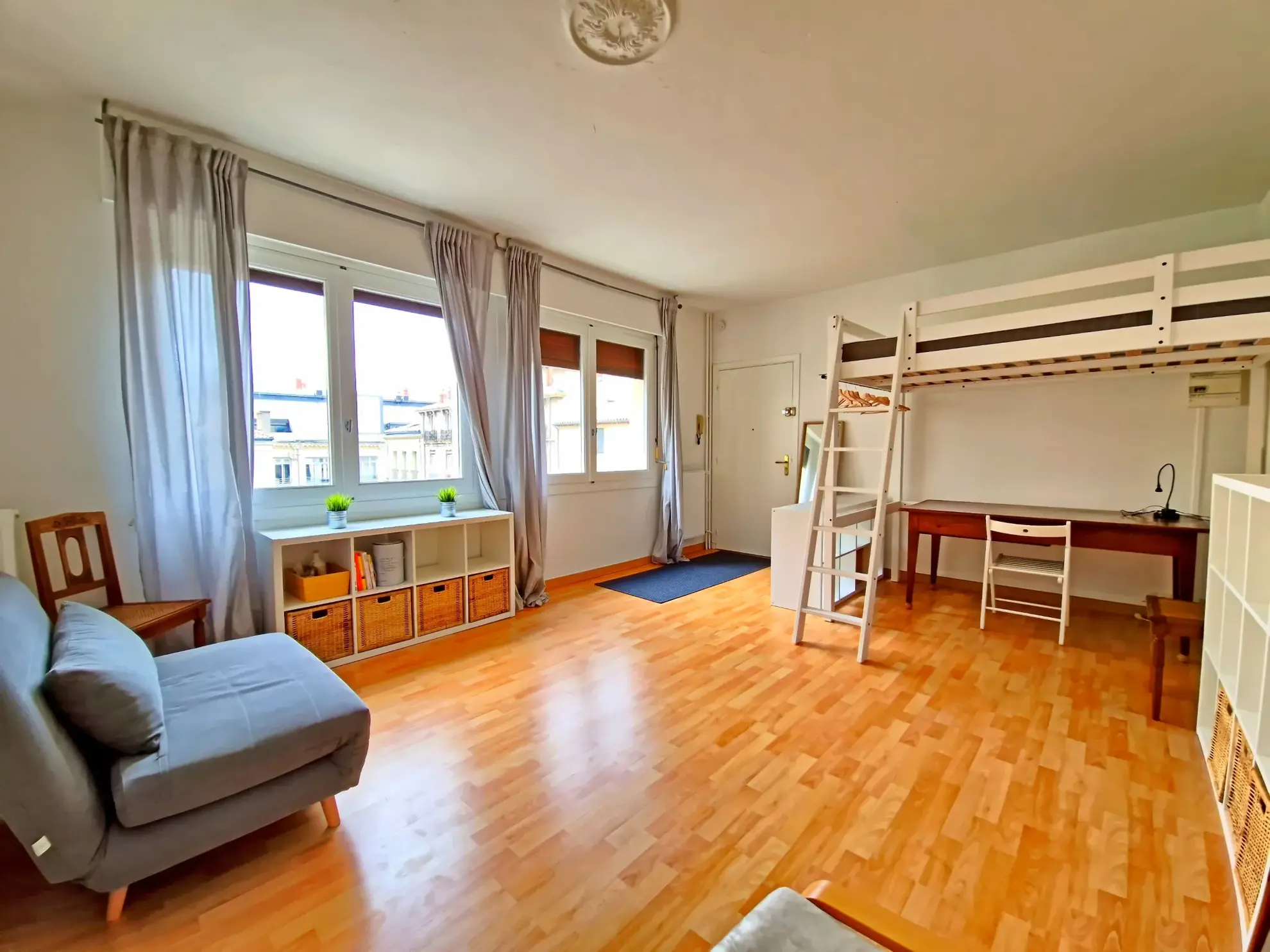 Appartement F1 rénové de 37 m² au centre historique de Montpellier 