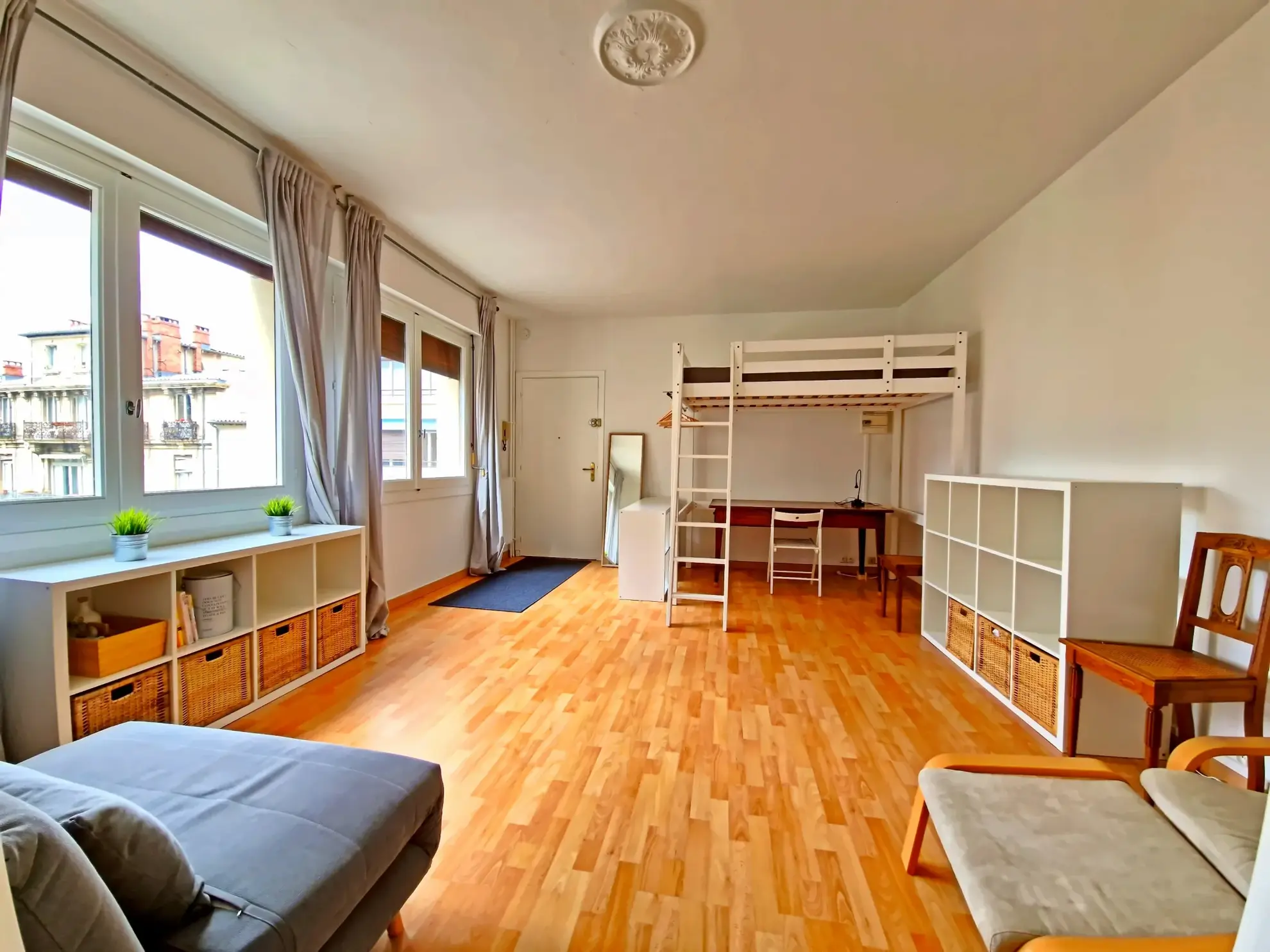 Appartement F1 rénové de 37 m² au centre historique de Montpellier 