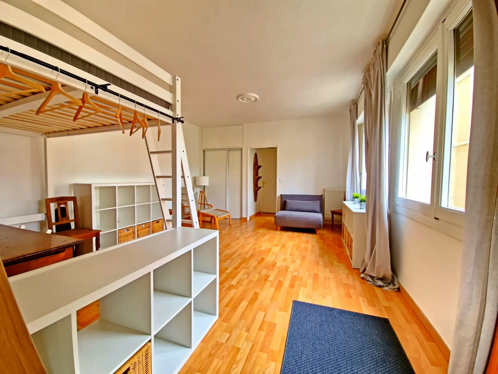 Appartement F1 rénové de 37 m² au centre historique de Montpellier 