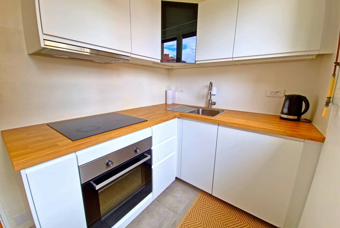 Appartement F1 rénové de 37 m² au centre historique de Montpellier 