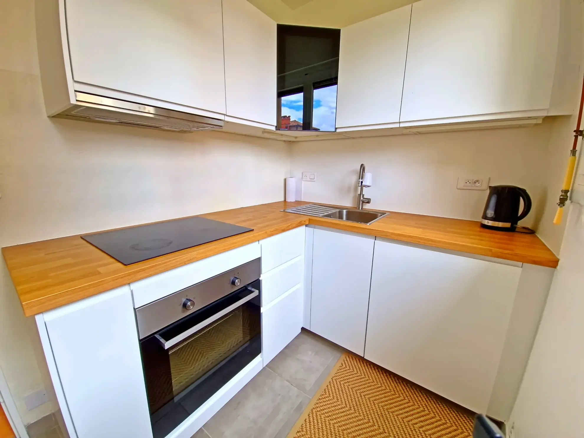 Appartement F1 rénové de 37 m² au centre historique de Montpellier 