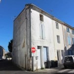 Maisons de ville T4 et T2 à Saujon, centre-ville, bon investissement
