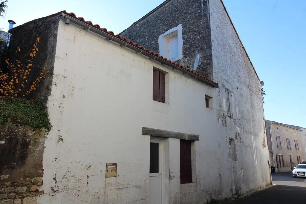 Maisons de ville T4 et T2 à Saujon, centre-ville, bon investissement 