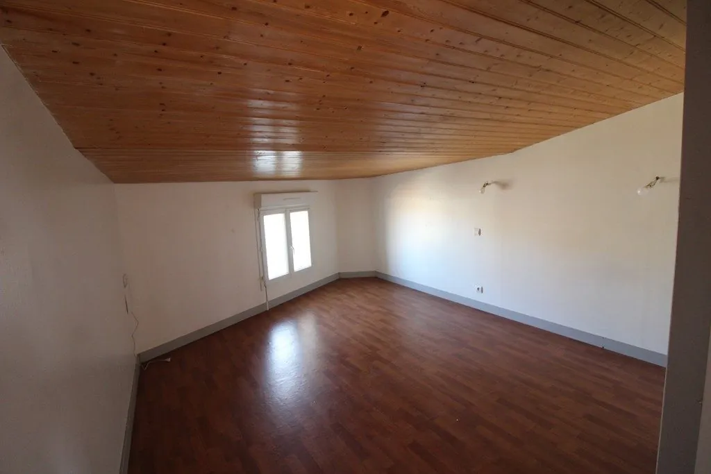 Maisons de ville T4 et T2 à Saujon, centre-ville, bon investissement 