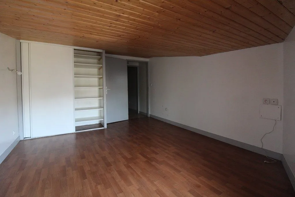 Maisons de ville T4 et T2 à Saujon, centre-ville, bon investissement 