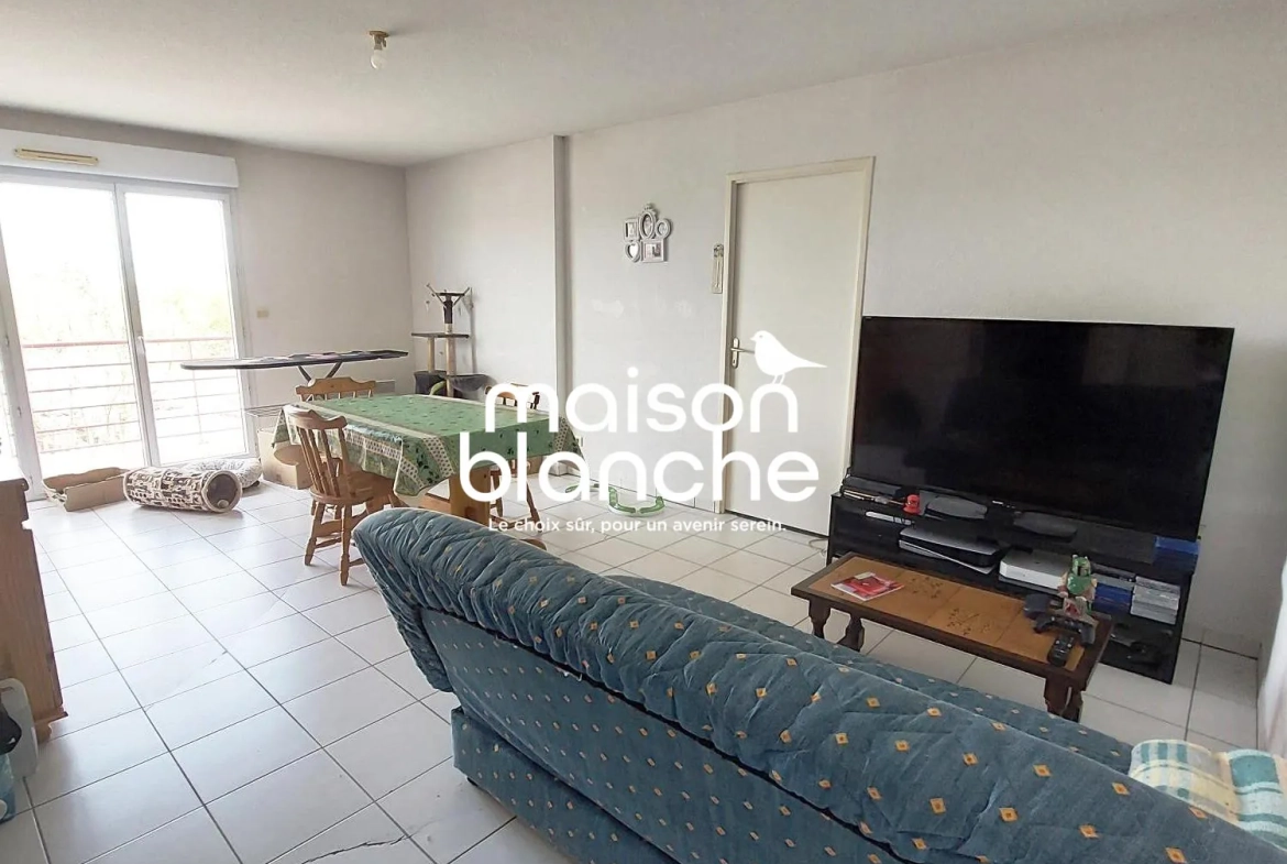 Séjour Appartement lumineux 2 pièces avec balcon à Parthenay 