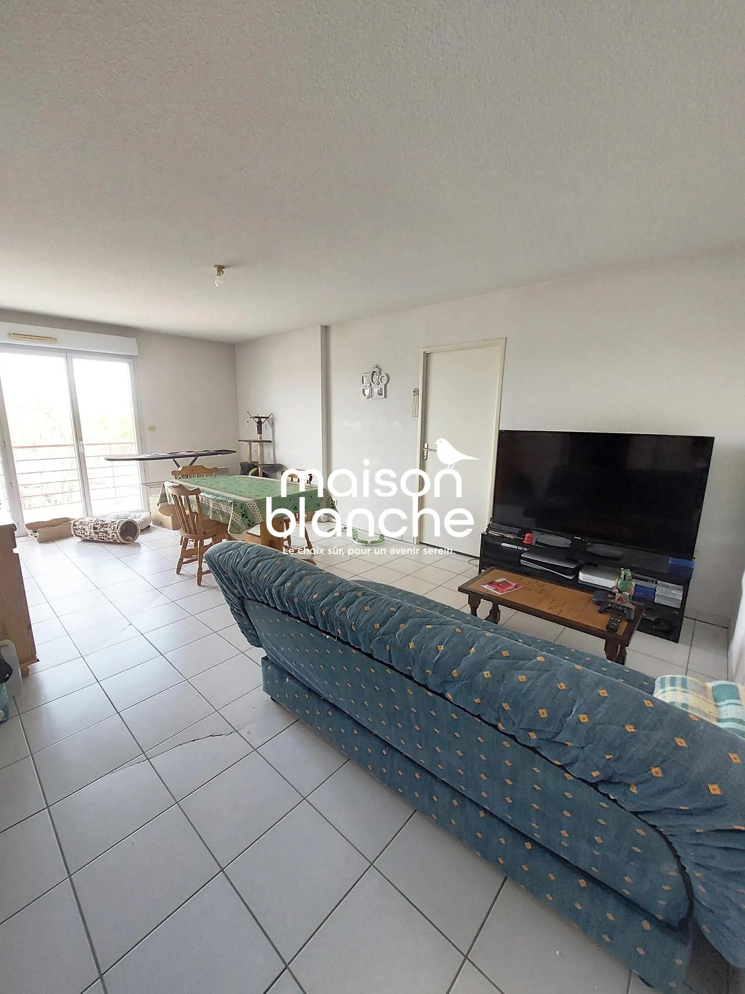 Séjour Appartement lumineux 2 pièces avec balcon à Parthenay 